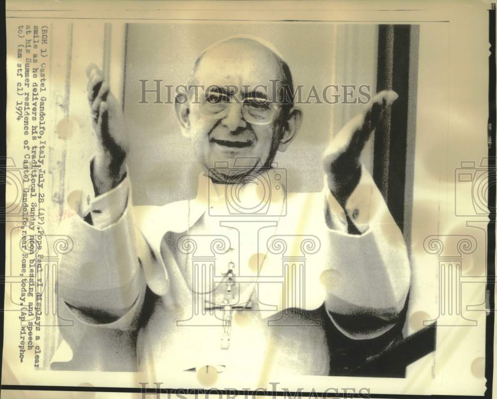 1974 Press Photo Pope Paul VI delivers Sunday blessing at Castel Gandolfo, Italy