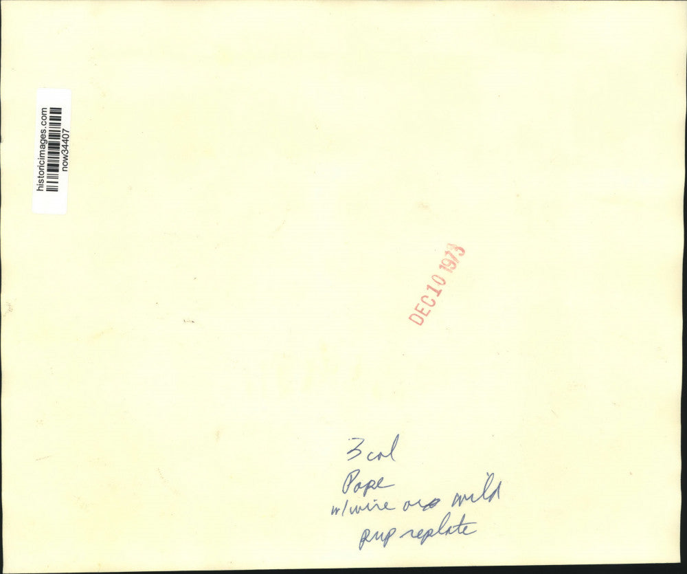 1973 Press Photo Pope Paul VI waves to crowd from horse-drawn carriage