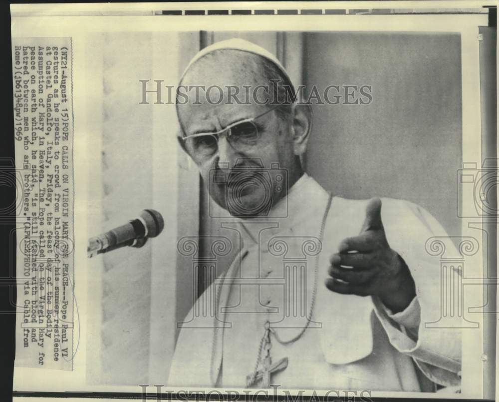 1969 Press Photo Pope Paul VI speaks to crowd from Castel Gandolfo, Italy