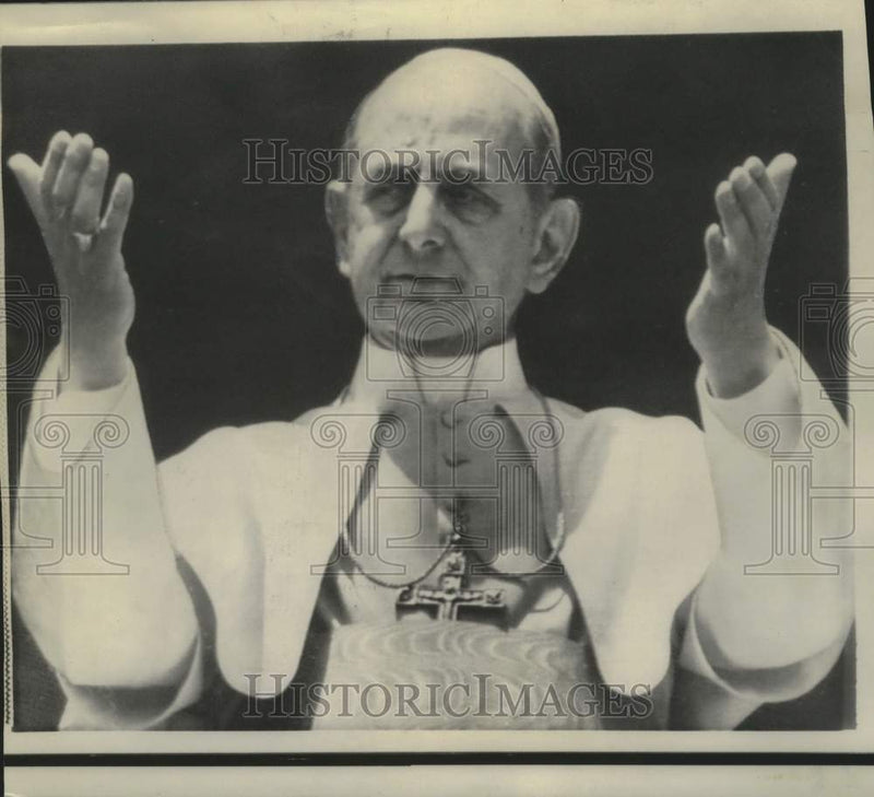 Load image into Gallery viewer, 1967 Press Photo Pope Paul VI gives "blessing of Mary" from Vatican apartment
