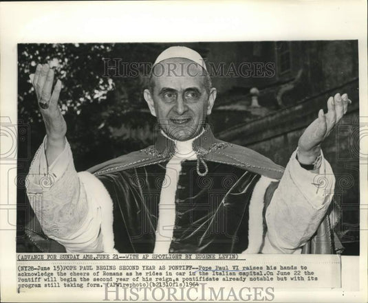 1964 Press Photo Pope Paul VI acknowledges cheers from car in Italian capital