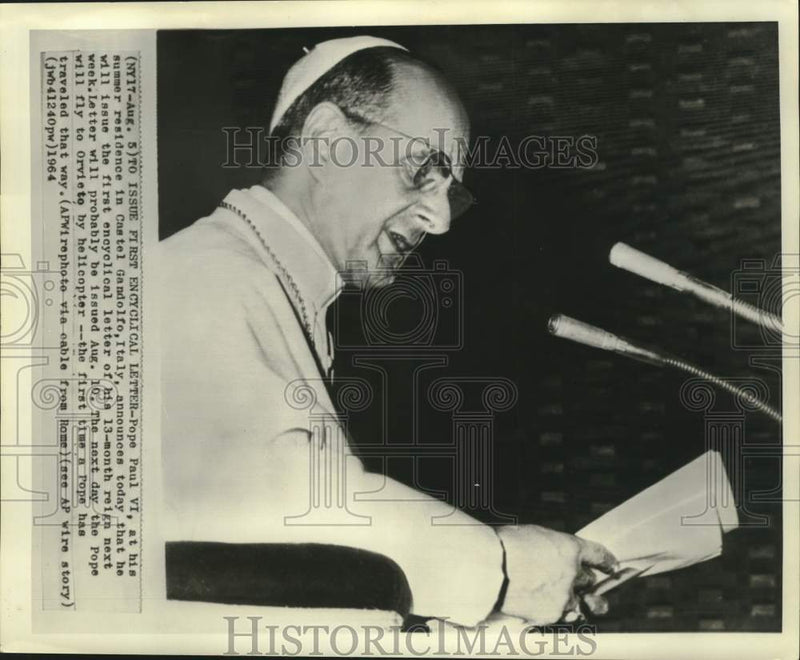 Load image into Gallery viewer, 1964 Press Photo Pope Paul VI at his summer residence in Castel Gandolfo, Italy
