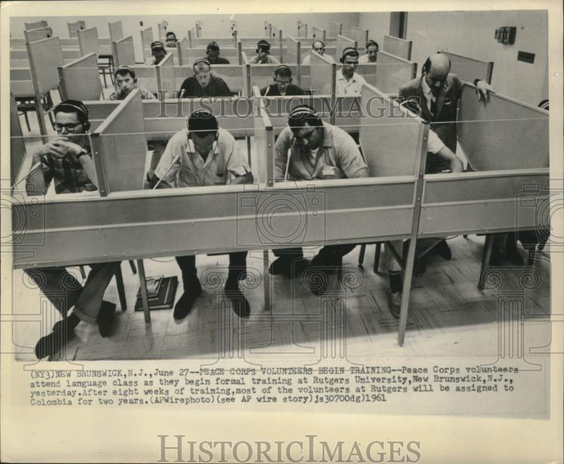 Load image into Gallery viewer, 1961 Press Photo Peace Corps volunteers in language class at Rutgers University
