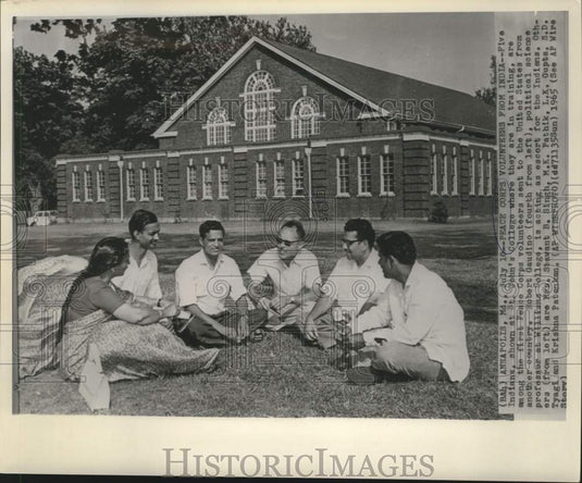 1965 Press Photo Peace Corps volunteers from India train at St. John's College