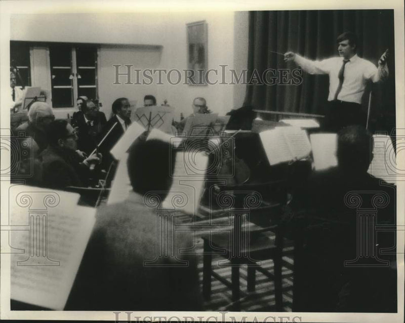 Load image into Gallery viewer, 1969 Press Photo Peace Corps volunteer Gerald Brown and Bolivian Orchestra
