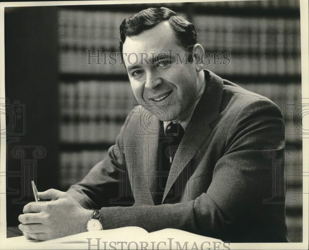 1971 Press Photo Formal Pentagon special general counsel assistant Roland Paul