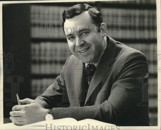 1971 Press Photo Formal Pentagon special general counsel assistant Roland Paul