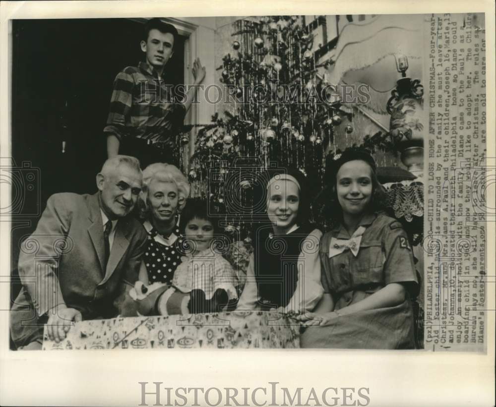 1962 Press Photo Diane, 4, surrounded by foster family at Christmas - now34503