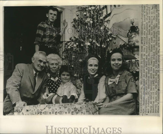 1962 Press Photo Diane, 4, surrounded by foster family at Christmas - now34503