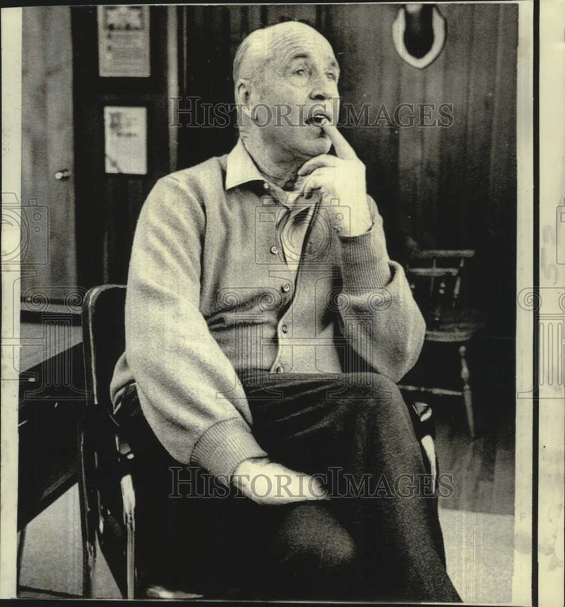 Load image into Gallery viewer, 1971 Press Photo Dean of major league baseball managers Walt Alston - now34618
