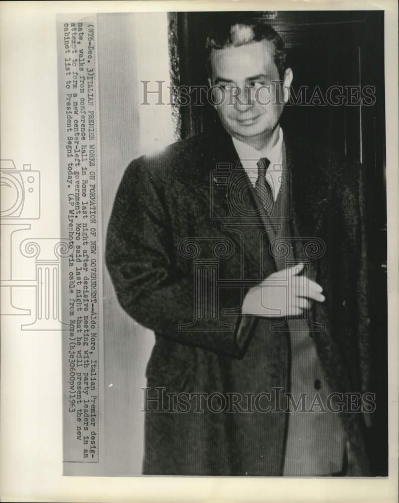 1963 Press Photo Italian Premier-designate Alo Moro leaves conference hall