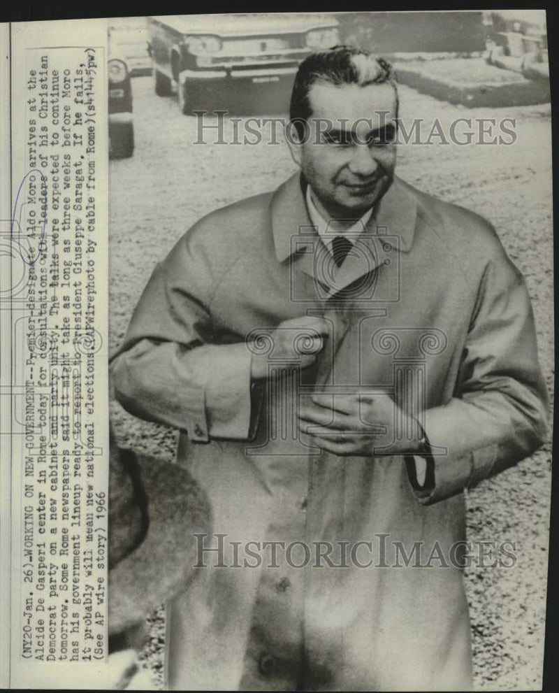 Load image into Gallery viewer, 1966 Press Photo Premier-designate Aldo Moro arrives at Alcide de Gasperi center
