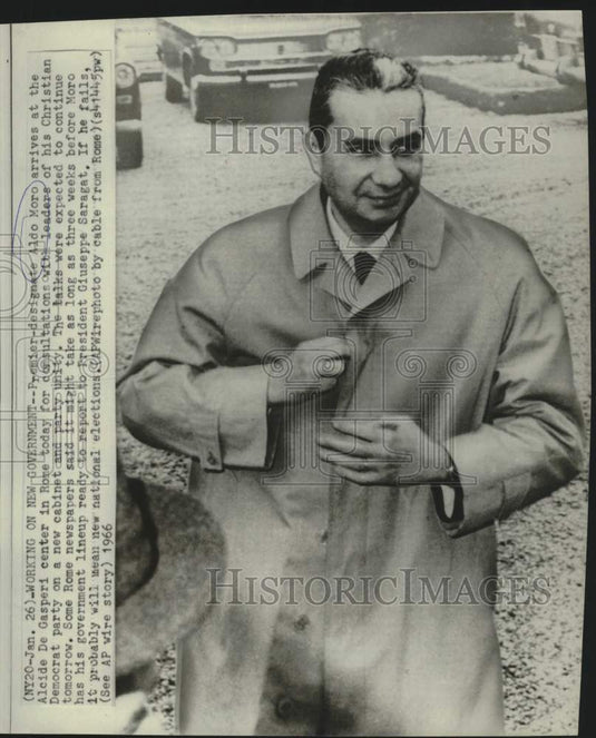 1966 Press Photo Premier-designate Aldo Moro arrives at Alcide de Gasperi center
