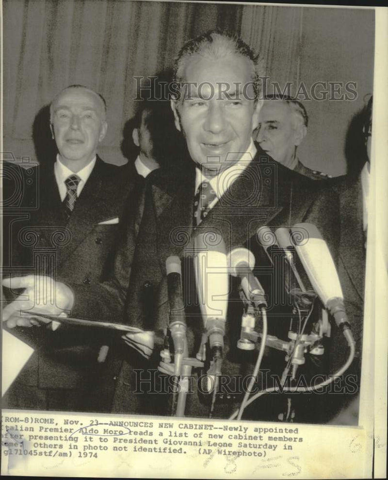 Load image into Gallery viewer, 1974 Press Photo Italian Premier Aldo Moro announces new cabinet members in Rome
