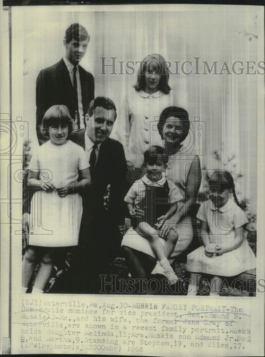 1968 Press Photo Democratic nominee Edmund Muskie and family in Maine