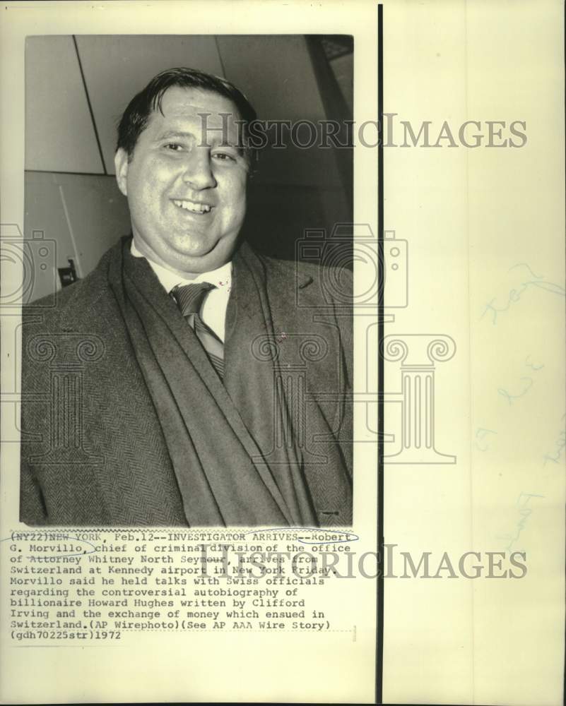 1972 Press Photo Criminal investigator Robert Morvillo arrives at JFK airport
