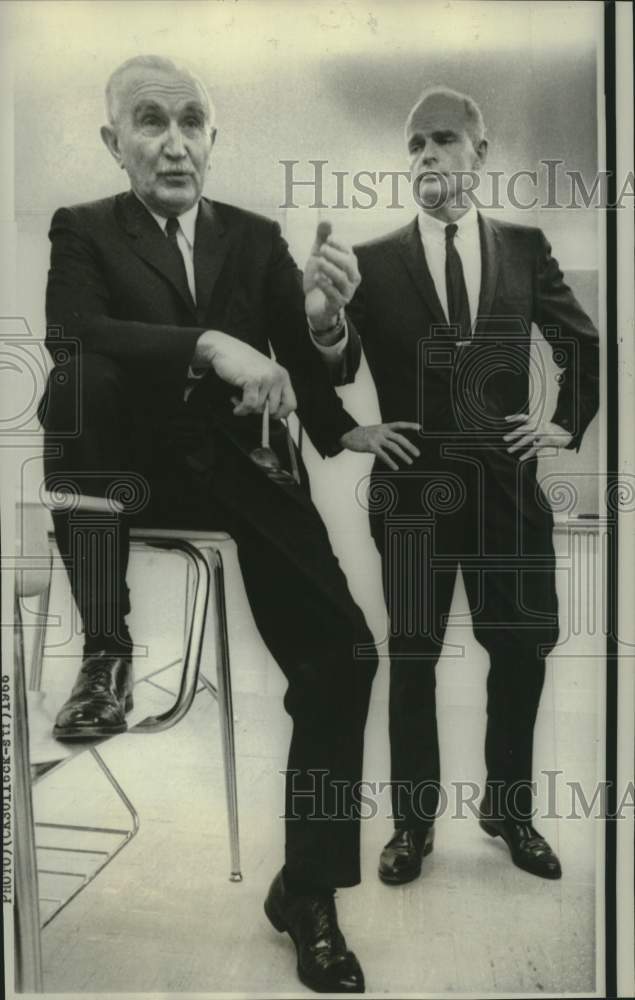 Load image into Gallery viewer, 1966 Press Photo Senators Wayne Morse and William Proxmire at Carthage College
