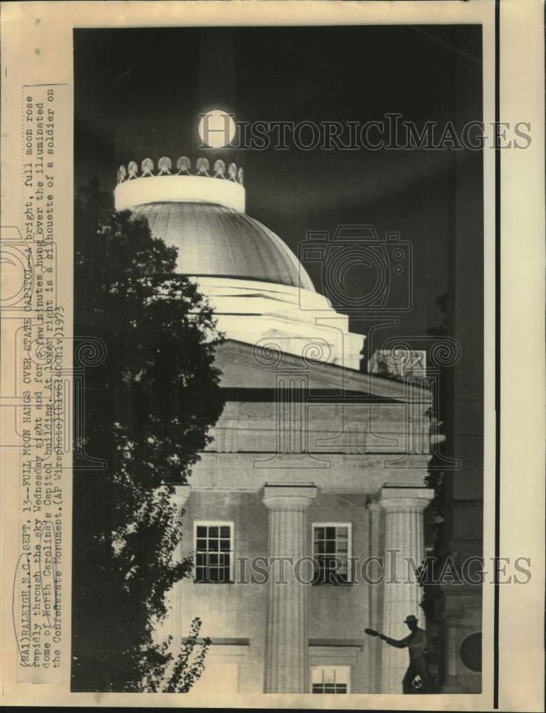 1973 Press Photo Full moon hangs over North Carolina state capitol - now34780