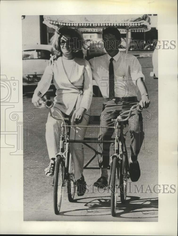 Load image into Gallery viewer, 1971 Press Photo Tourists ride a two-bicycle vehicle in Karachi, Pakistan
