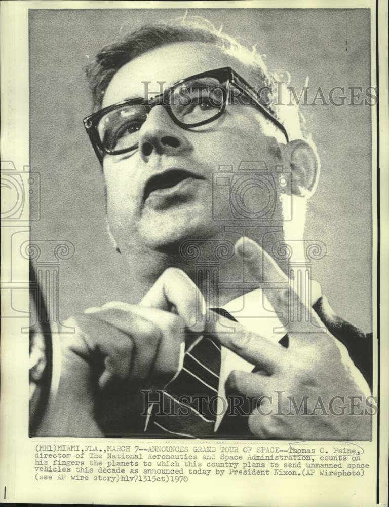 Load image into Gallery viewer, 1970 Press Photo NASA's Thomas Paine announces planets to send unmanned vehicles

