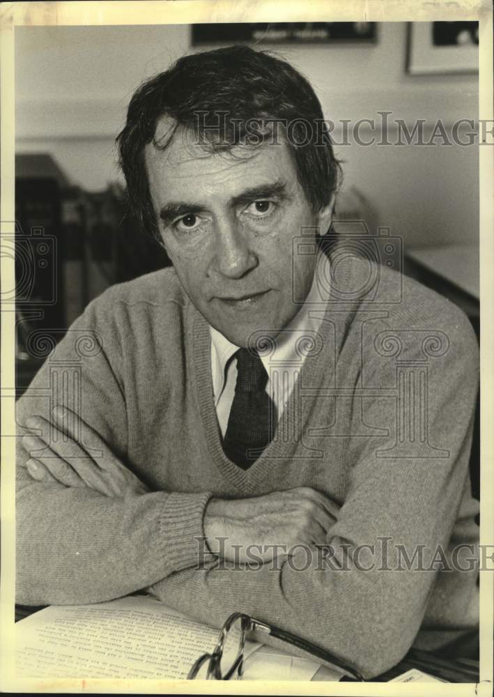 Load image into Gallery viewer, 1980 Press Photo New York Shakespeare Festival's Joseph Papp in Manhattan office
