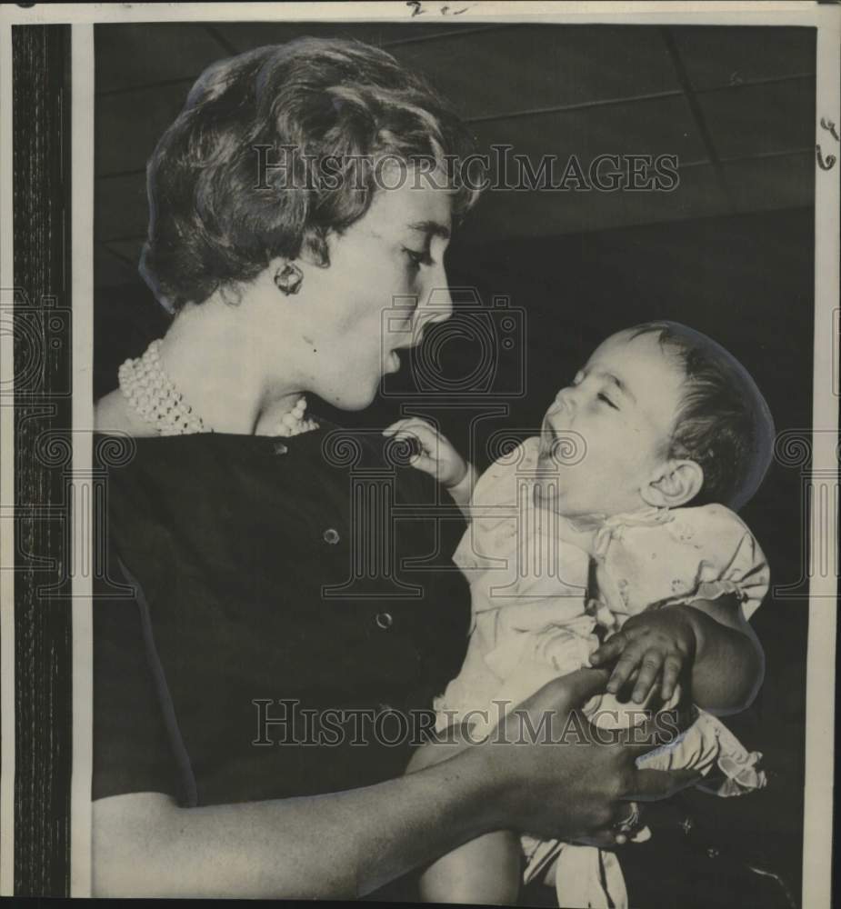 1958 Press Photo British heiress Frederika Sigrist Juarez and Bianca in New York