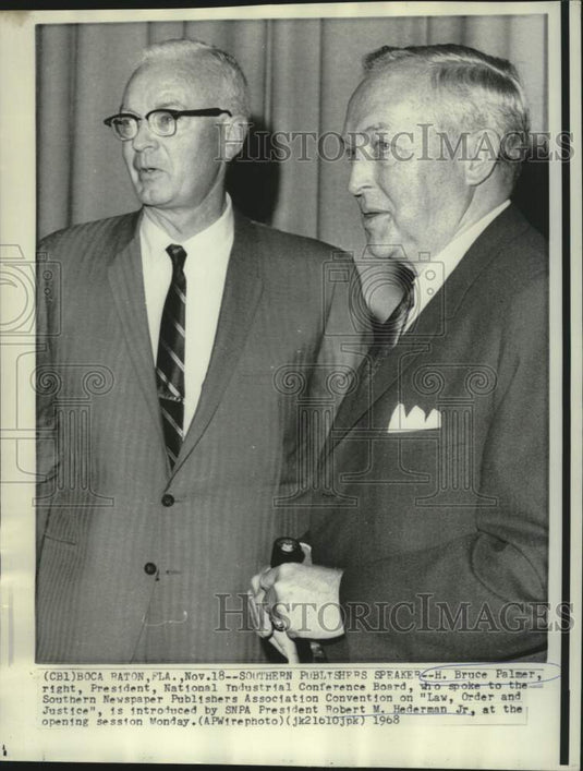 1968 Press Photo Bruce Palmer speaks at SNPA convention in Boca Raton, Florida