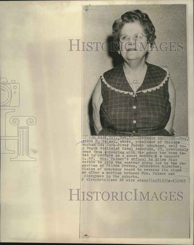 1963 Press Photo Chicago suburban symphony president Mrs. M. Palmer - now34865