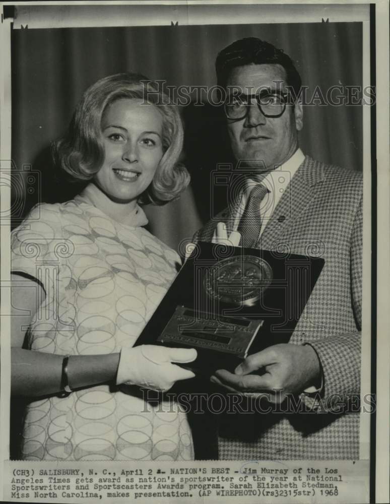 1968 Press Photo Miss NC Sarah Stedman honors Jim Murray as sportswriter of year