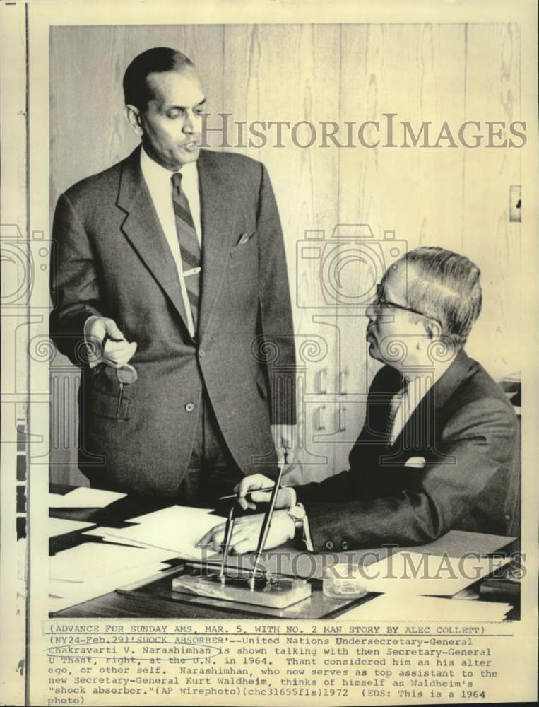 Load image into Gallery viewer, 1964 Press Photo Chakravarthi Narasimhan and U Thant talk at United Nations
