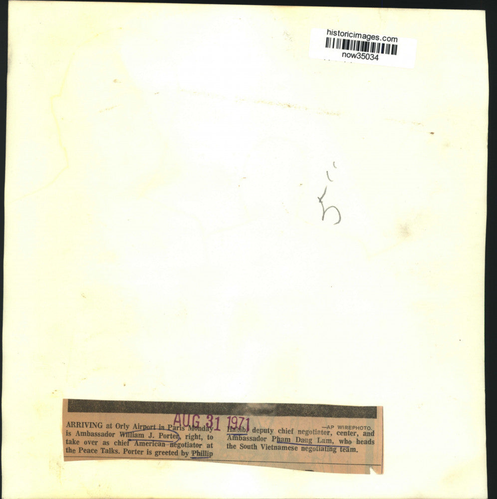 1971 Press Photo Peace Talks delegates greet Ambassador William Porter at Orly