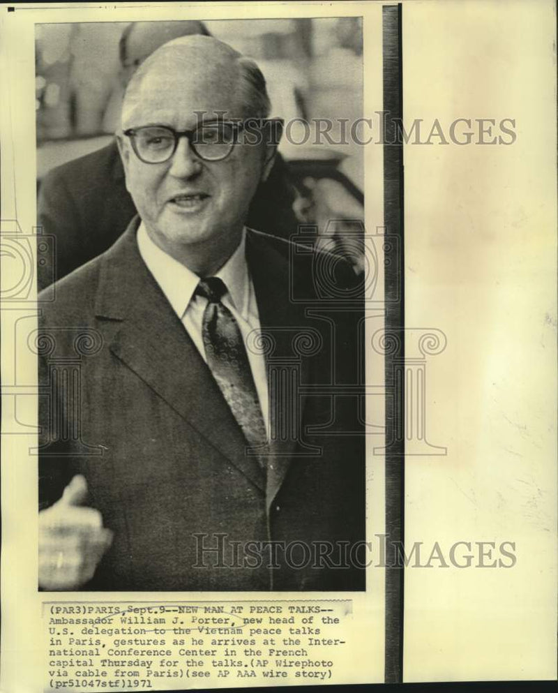 Load image into Gallery viewer, 1971 Press Photo Ambassador William Porter arrives at Paris Peace Talks
