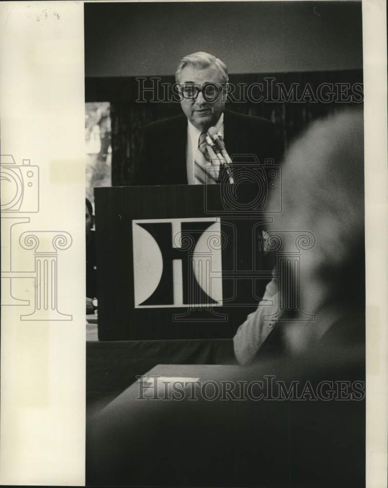 Load image into Gallery viewer, 1971 Press Photo Jules Mollere speaks in Louisiana - now35071
