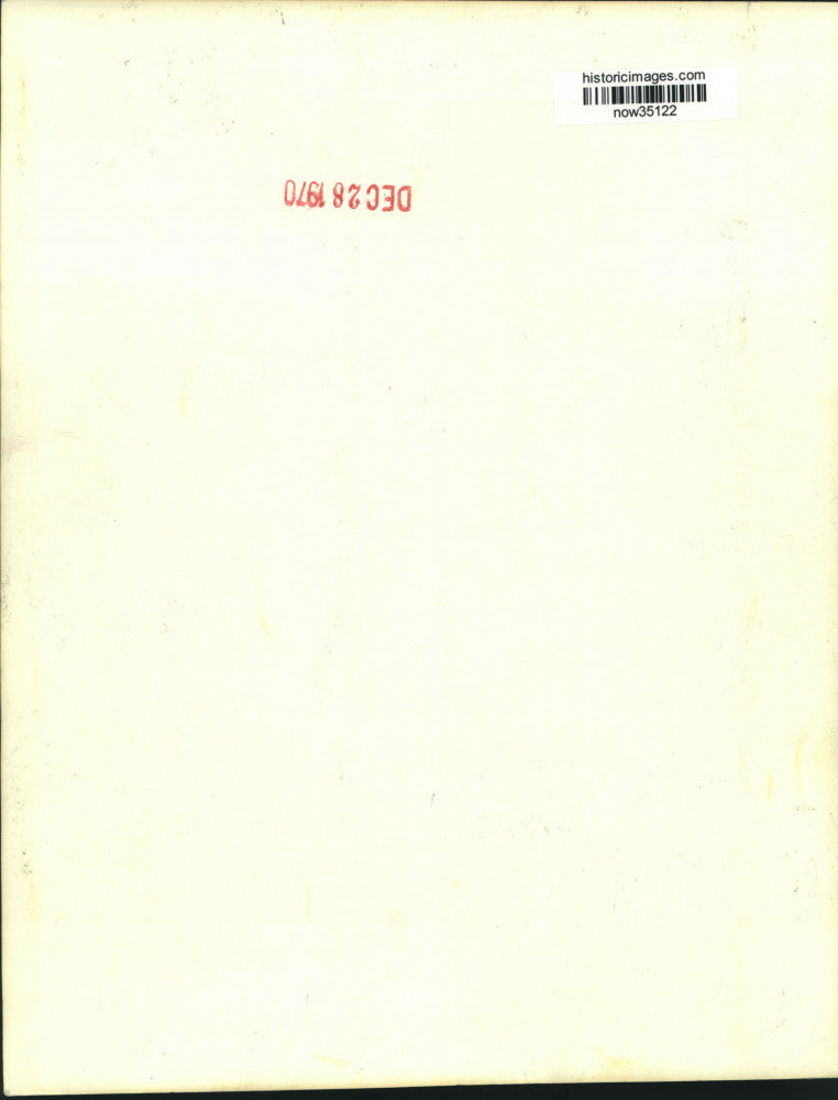 1969 Press Photo Daniel Moynihan rubs eyes during session with reporters