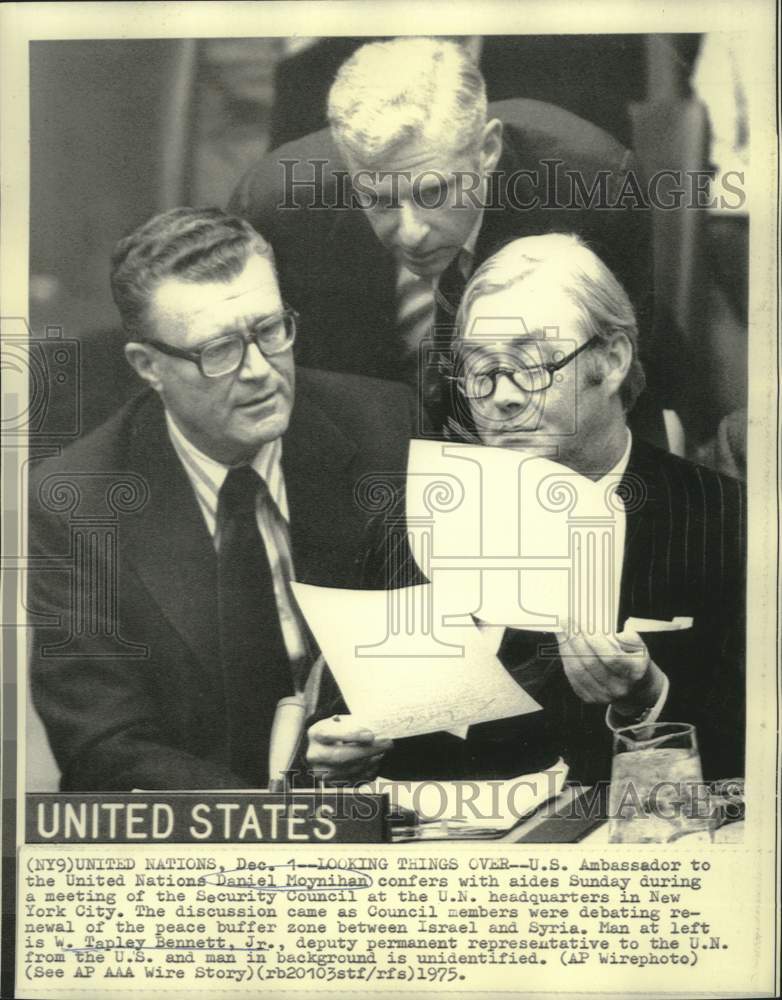 Load image into Gallery viewer, 1975 Press Photo Ambassador Daniel Moynihan and Tapley Bennett at United Nations
