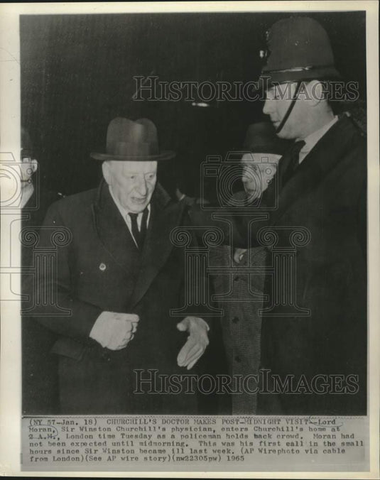 1965 Press Photo Winston Churchill's physician Lord Moran enters Churchill home