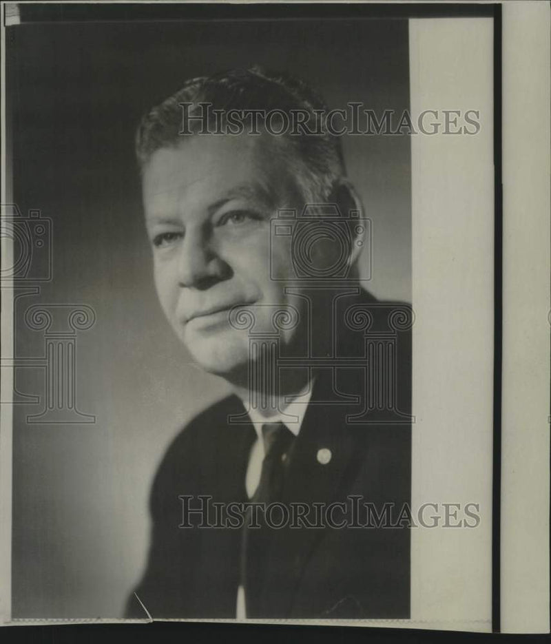 Load image into Gallery viewer, 1967 Press Photo James Moler elected President of Kiwanis International
