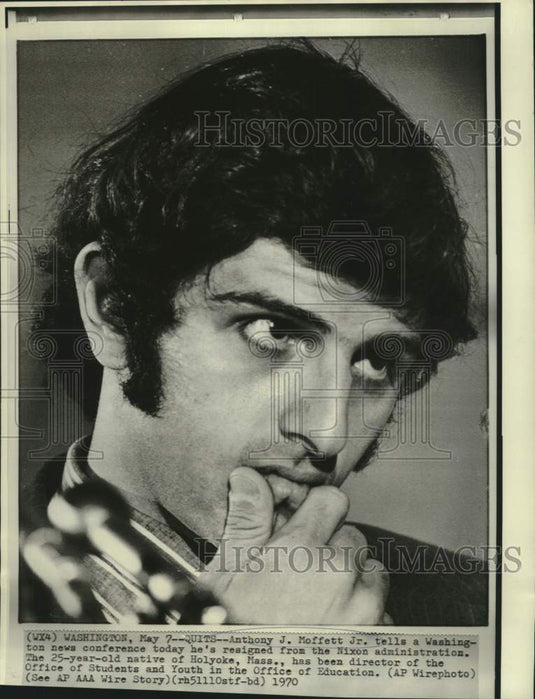 1970 Press Photo Office of Education director Anthony Moffett at news conference