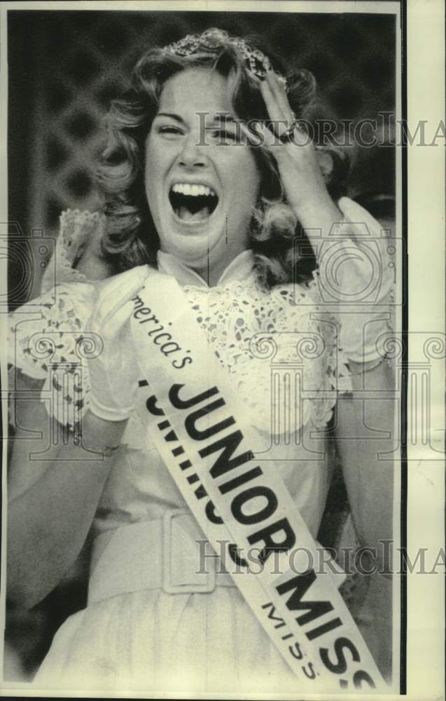 1974 Press Photo Karen Ann Morris crowned Junior Miss in Mobile, Alabama