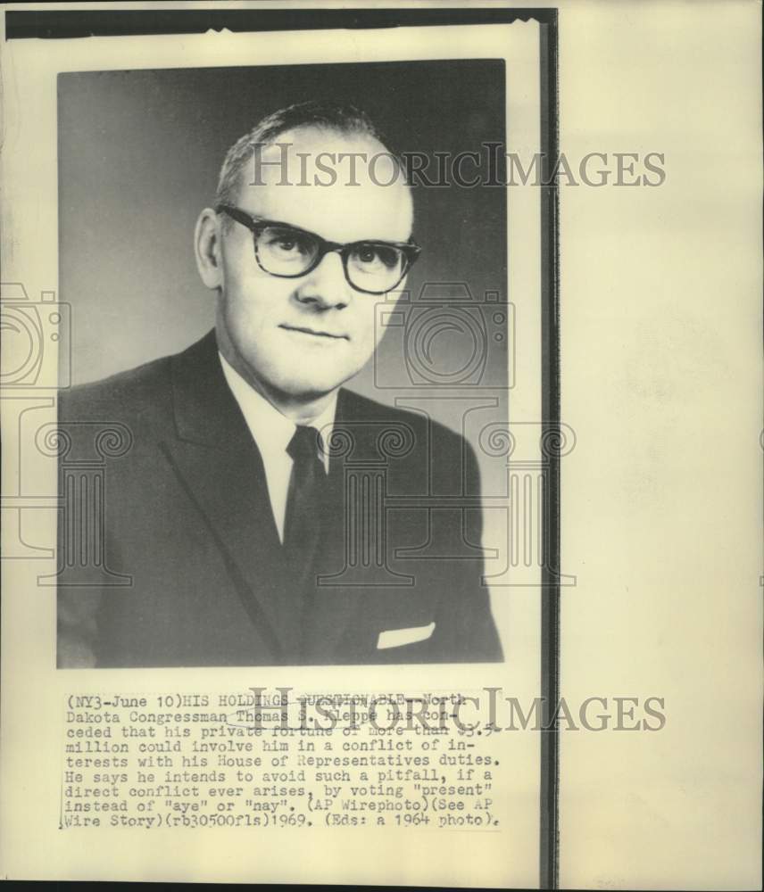 1964 Press Photo ND Congressman Thomas Kleppe concedes to conflict of interests