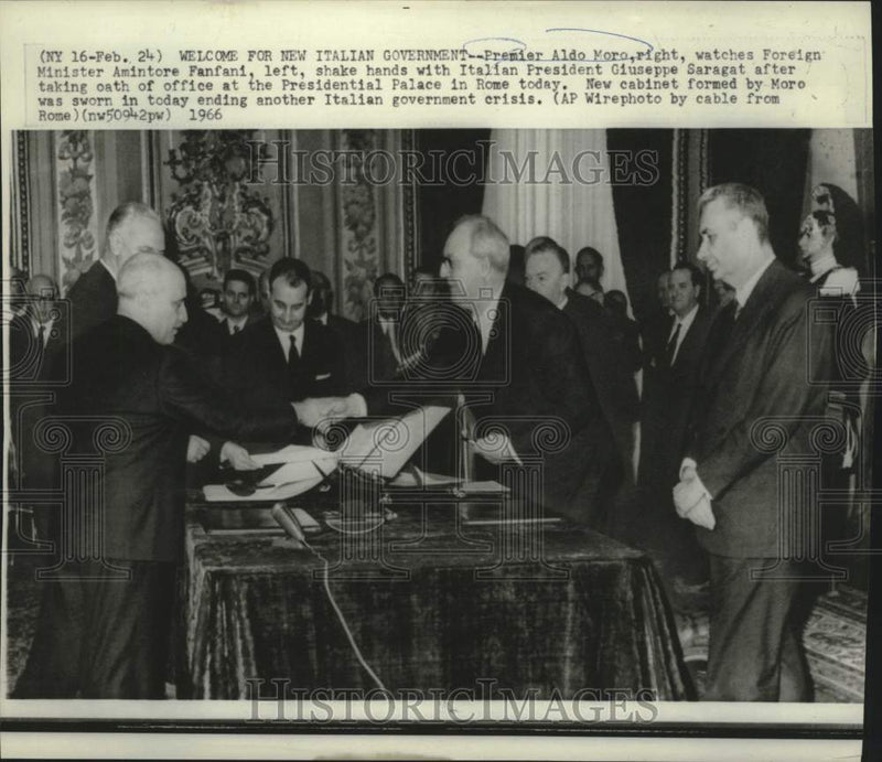 Load image into Gallery viewer, 1966 Press Photo Premier Aldo Moro with other government officials in Rome
