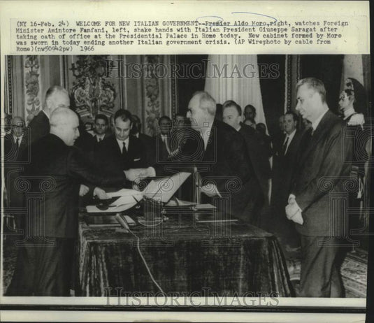 1966 Press Photo Premier Aldo Moro with other government officials in Rome