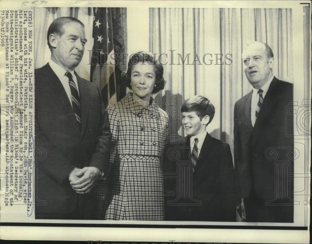 1969 Press Photo New Nixon appointee Emil Mosbacher and family with Rogers in NY