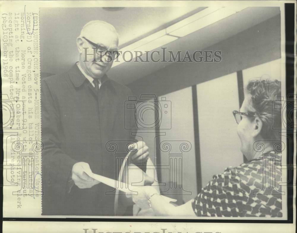 1968 Press Photo Mrs. Albert Ross receives Senator Wayne Morse&#39;s ballot