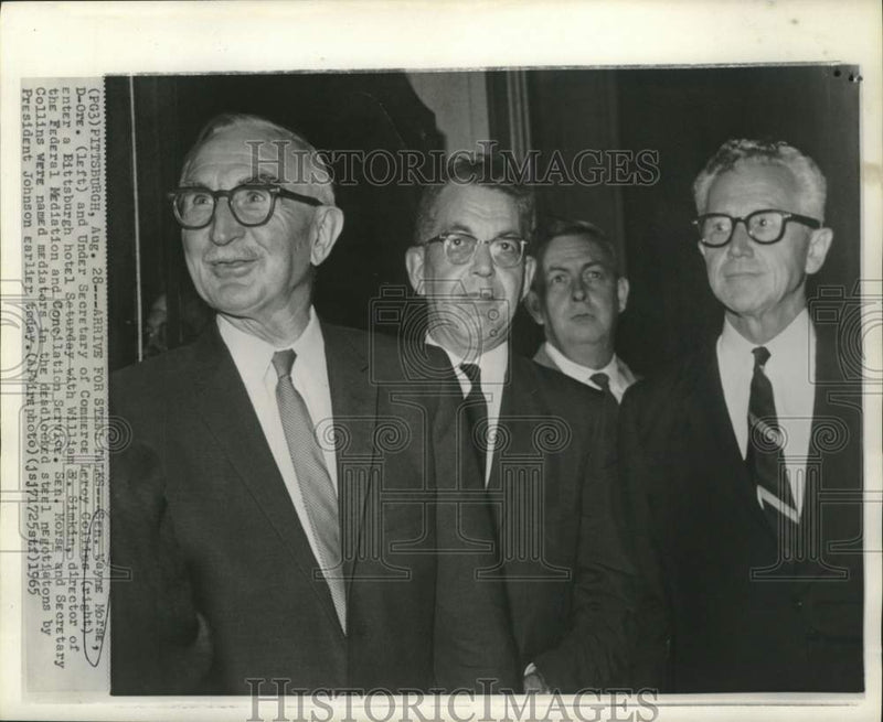 Load image into Gallery viewer, 1965 Press Photo Senator Wayne Morse and steel strike principals in Pittsburgh
