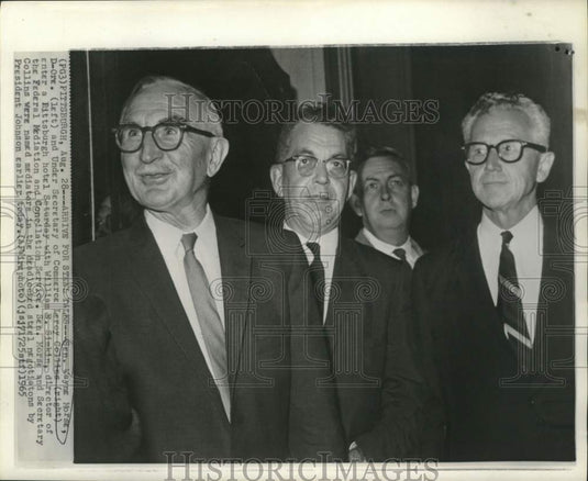 1965 Press Photo Senator Wayne Morse and steel strike principals in Pittsburgh