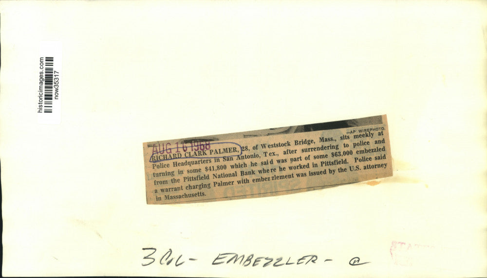 1968 Press Photo Bank embezzler Richard Clark Palmer sits in TX police station