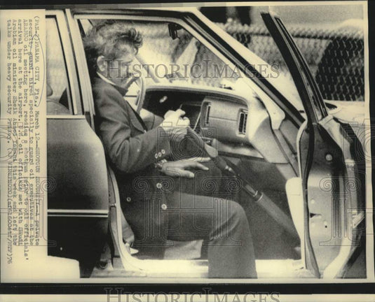 1976 Press Photo ARAMCO security guard readies shotgun at Panama City, Florida