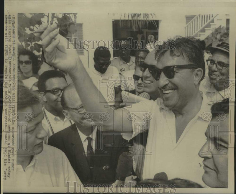 Load image into Gallery viewer, 1967 Press Photo Adam Clayton Powell speaks to newsmen in Bimini - now35370
