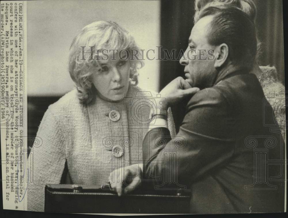 1966 Press Photo Candace Mossler and attorney confer during Miami court recess
